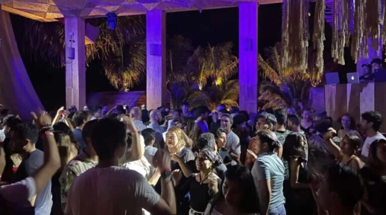 Puerto Escondido Pub Crawl - The Social Aspect and Group Dynamics