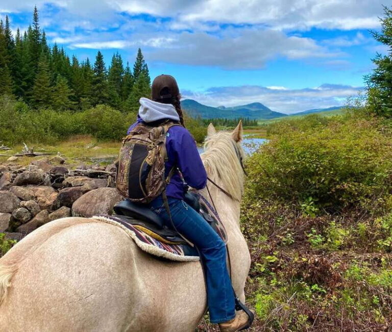 Romantic horseback riding at sunset : La Crépuscule - Why This Experience Is Worth Considering