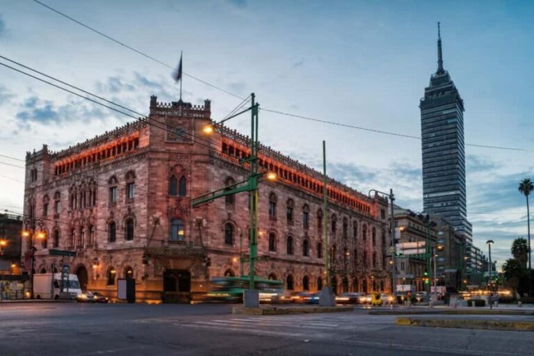 Romantic Private Walking Tour in Mexico City - What Makes This Tour Stand Out