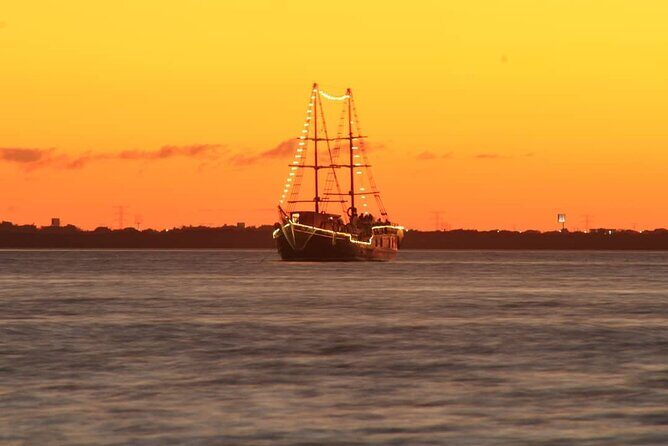 Romantic Sunset Dinner Cruising Experience - Who Is This Tour Best For?