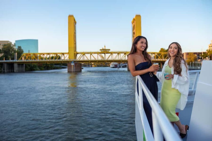 Sacramento: City Cruises Sights and Sips Cruise - The Vibe and Entertainment