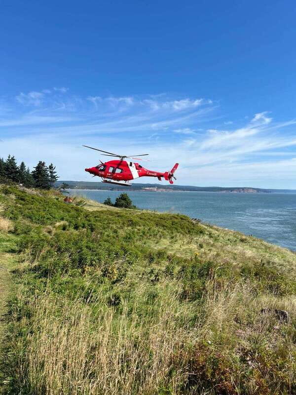 Saint John: Highlights and Sea Caves Tour