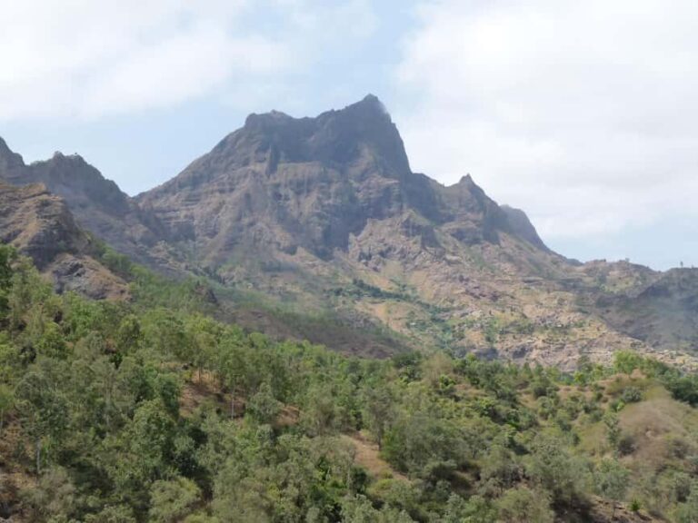 Santiago island: Pico de Antónia and Monte Tchota Trek - Detailed Breakdown of the Itinerary