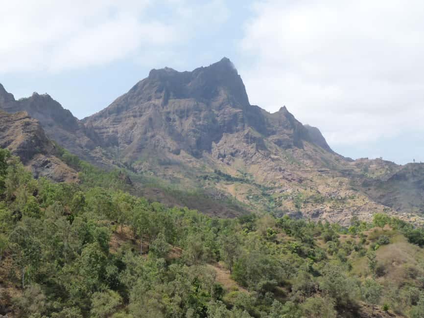 Santiago island: Pico de Antónia and Monte Tchota Trek - Detailed Breakdown of the Itinerary