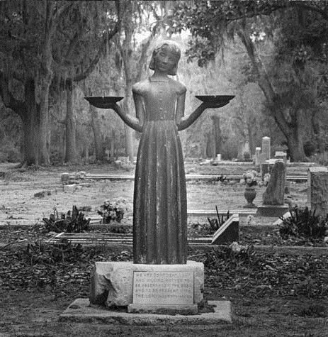 Savannah: Midnight in the Garden of Good and Evil Walk - A Guided Journey into Savannah’s Eccentric Past