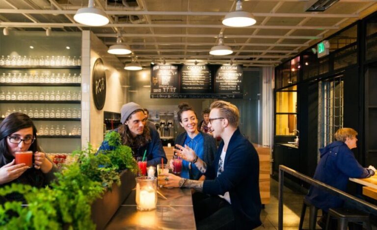 Seattle: Signature Cocktail Tour - The Food and Drink Experience