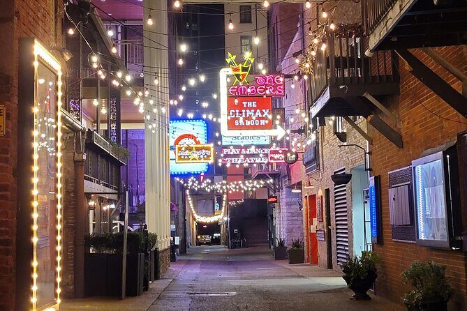 Seeking Spirits Haunted Night-Time Pub Crawl in Nashville - The Experience in Practice