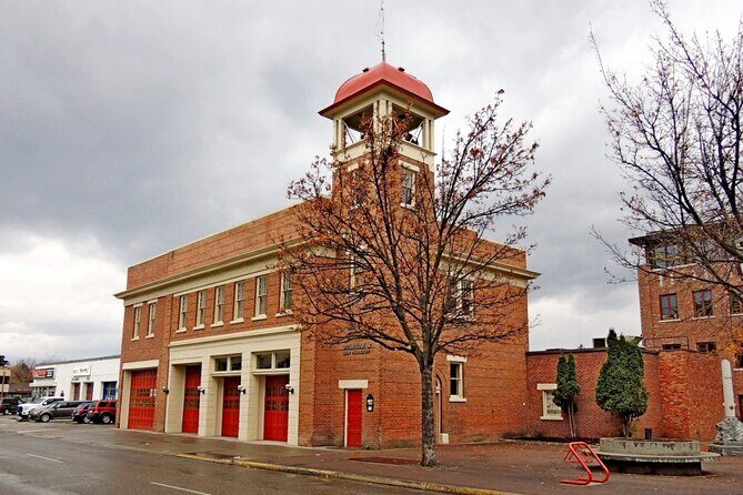 Self-Guided Kelowna Scavenger Hunt: Art By The Lake - The Practical Side