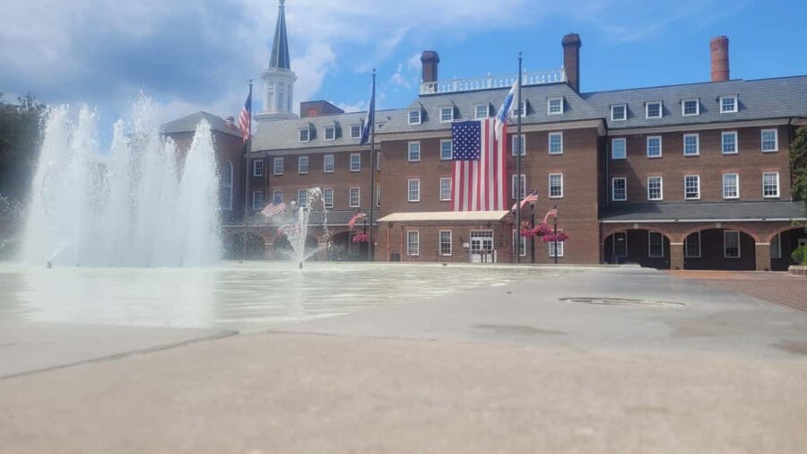 Semi-Private Walking Tour Old Town Alexandria & Carlyle
