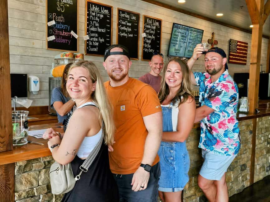 Sevierville: Hillbilly Booze Cruise Tasting Tour