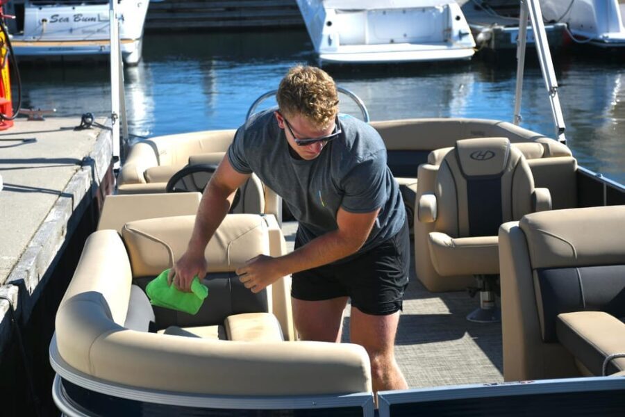 Sister Bay: 25' Pontoon Rental - What Makes This Pontoons Stand Out