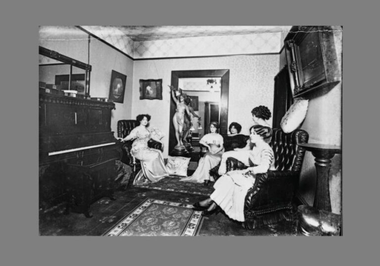 Six Women - A Historical Walking Tour - Who Will Love This Tour?