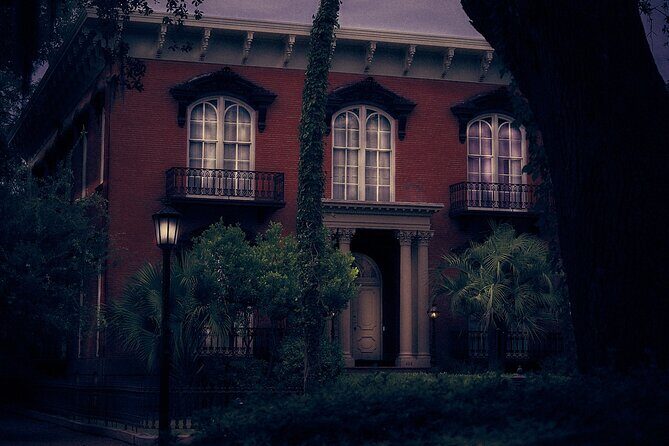 Sixth Sense Savannah Ghost Tour - Guide and Storytelling Style