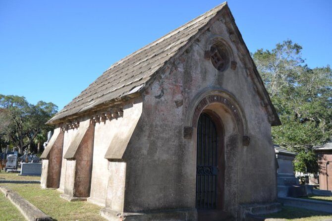 Small Group Haunted History Walking Tour of Charleston - Exploring the Itinerary in Detail
