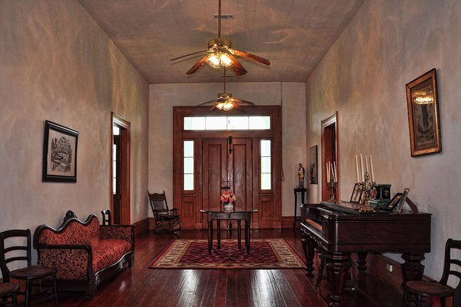 Small-Group Laura and Whitney Plantation Tour from New Orleans - Scenic Drive and Photo Stops