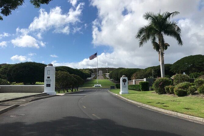Small Group Tour in Pearl Harbor and Downtown Honolulu - Whats Included and What to Consider