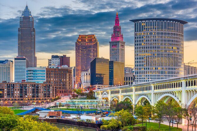 Smartphone-Guided Walking Tour of Downtown Cleveland Sights & Stories - A Closer Look at the Experience