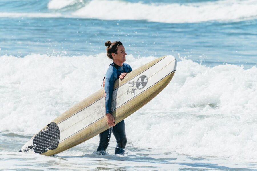 Solana Beach: Private Surf Lesson with Board and Wetsuit