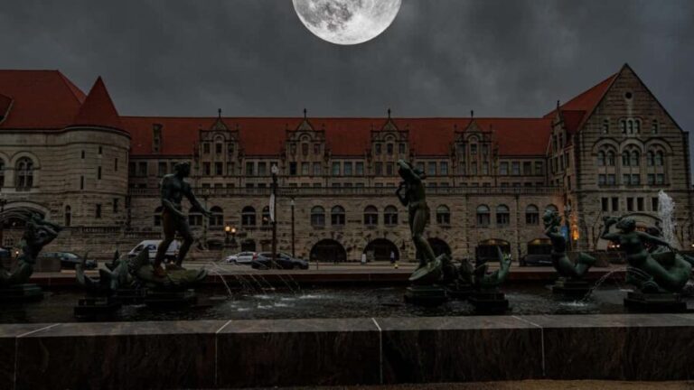 St. Louis Ghost Tour: Sinister Sins & Shadows - What to Expect During the Tour