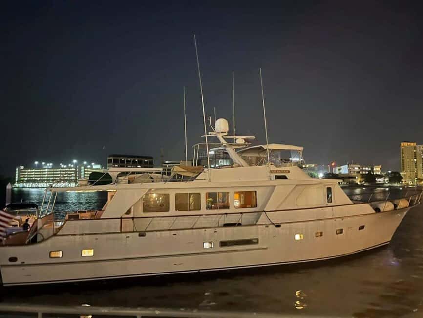 Tampa Bay: Luxury Yacht Charter Experience - Who Will Love This?