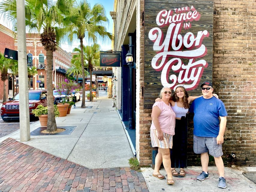 Tampa: Guided City Tour in Deluxe Street Golf Cart
