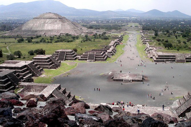 Teotihuacan Piramids and Shrine of Guadalupe without Lunch from Mexico City - Exploring the Shrine of Guadalupe
