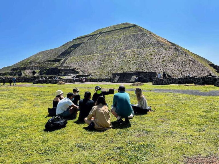 Teotihuacan Pyramids & lunch at my Grandma's house - How the Itinerary Works