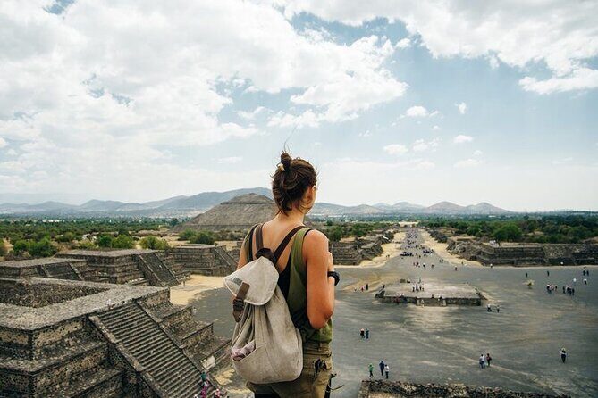 The best private tour to Teotihuacan and pyramid climb - The Pyramid of the Sun and Pyramid of the Moon