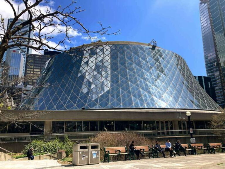 The Reel Toronto Walking Tour with Smartphone App - Discovering the Toronto Film Scene Through Your Smartphone