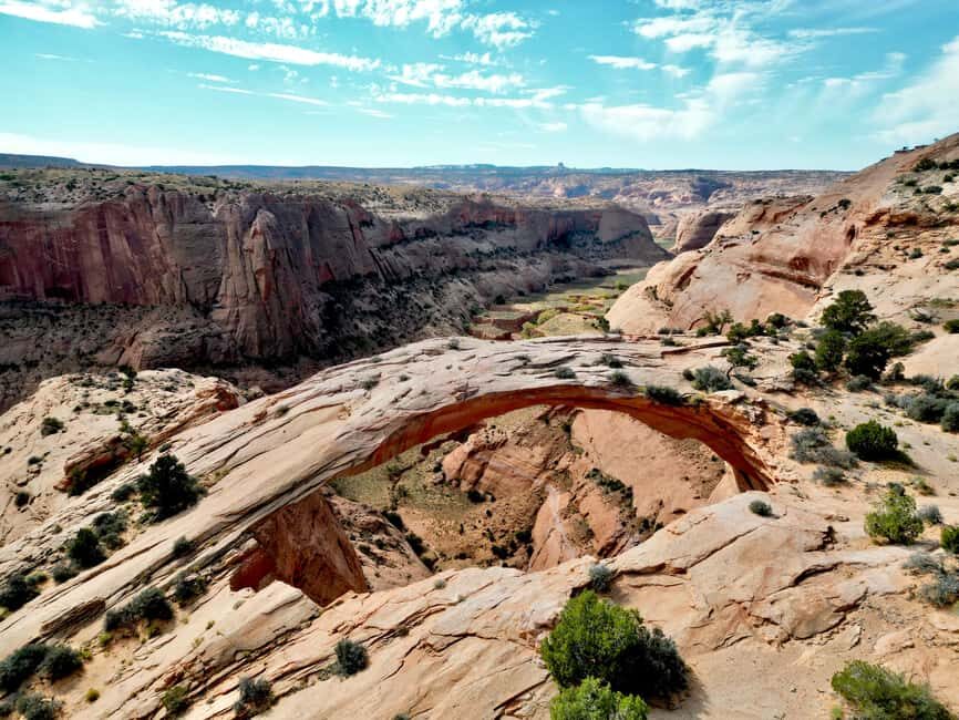 Tonalea: Guided Eggshell Arch Hike w/ Day or Sunset Options - Key Points
