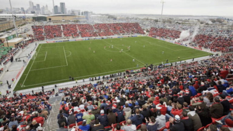 Toronto: Argonauts Sports Tour Experience - The Locker Rooms and VIP Sections