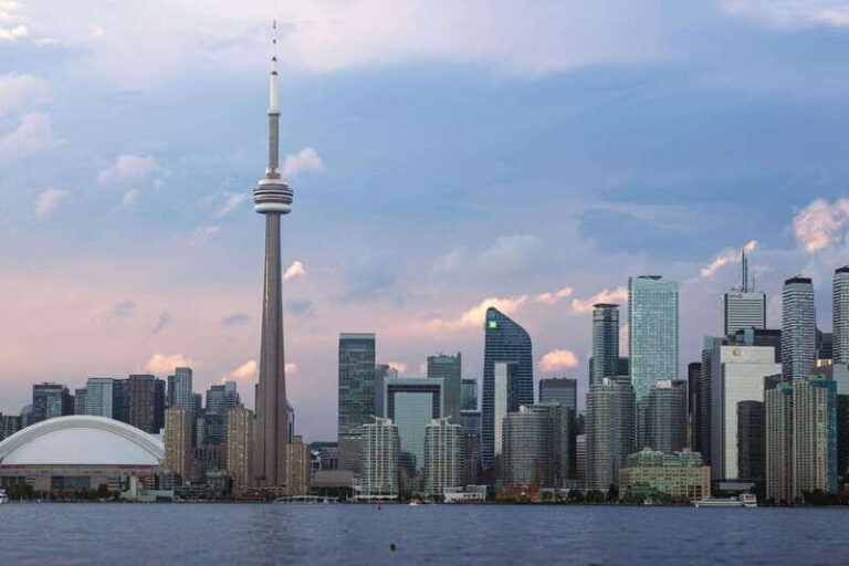 Toronto: Guided layover and stopover tour with transfers. - What to Expect and Practical Tips