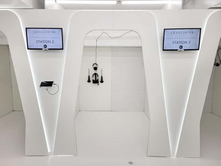 Toronto: Immersive Virtual Reality Arcade Experience - Authentic Visitor Perspectives