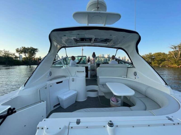 Toronto: Private Luxury Yacht Sightseeing Cruise & Prosecco - The Experience and the Value