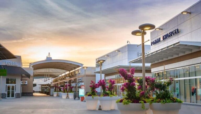 Toronto: Private Niagara Tour & Shopping at Niagara Outlet - Who Should Consider This Tour?