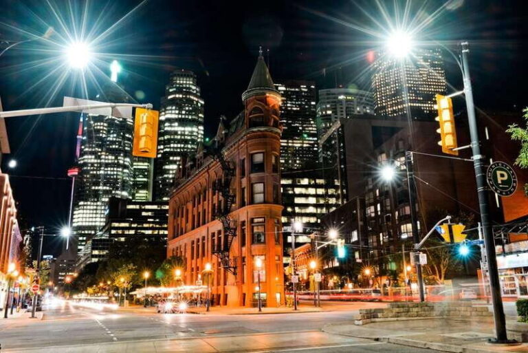 Toronto: Small Group Night Tour with Harbour Boat Cruise - What Makes This Tour Stand Out?