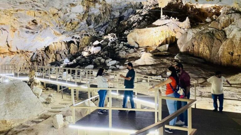 Tour "Grutas Bustamante" + Guía + Transfer + Tickets - A Full Day of Natural and Cultural Discovery