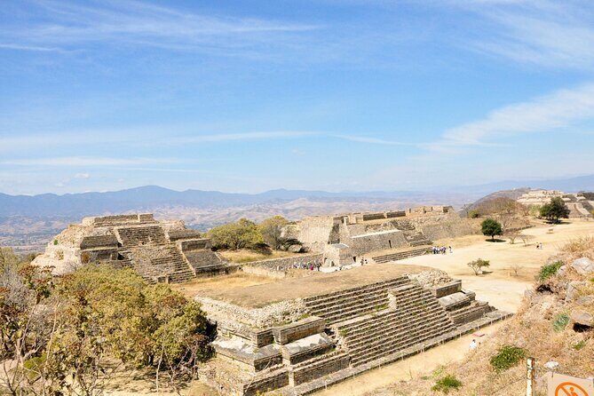 Tour to the archaeological zone Monte Alban - The Experience on the Ground