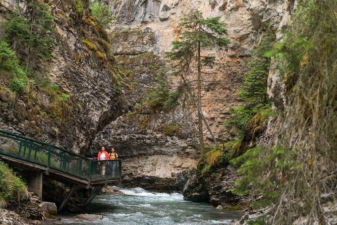 Up to 14 guests Private Tour: Lake LouiseMoraine & Emerald Lake - The Itinerary in Detail