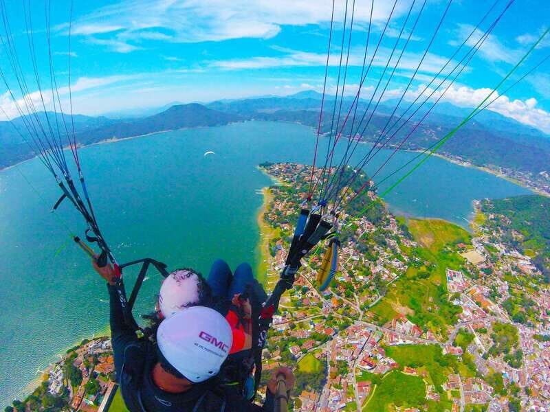 Valle de Bravo: Paragliding flight
