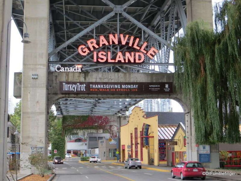 Vancouver: Private Guided City Tour with Pickup - The Transportation and Group Dynamic