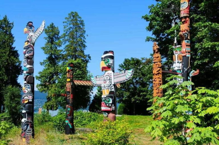 Vancouver: Small Group Tour w/Capilano & Grouse Mtn Lunch - An In-Depth Look at the Experience