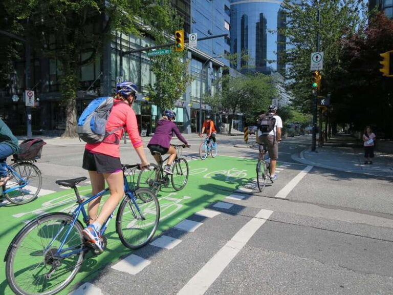 Vancouver: Stanley Park & Downtown Bike Tour - What’s Included and What’s Not
