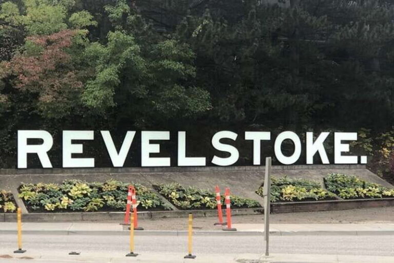 Vancouver to Revelstoke 2 days Ski and Snowboarding Tour - Who Should Consider This Tour?