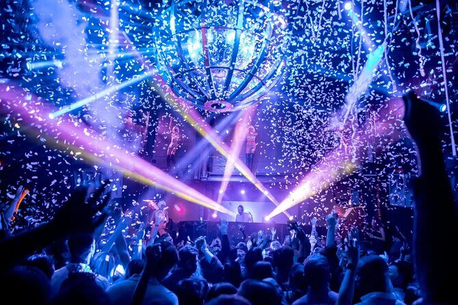Vegas Nightclub Life : Ultimate Night Out Free Drinks/Party Bus - What We Love About This Experience