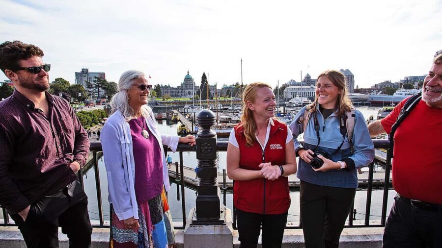 Victoria Bites and Sights Tour with Food, Drinks and Ferry