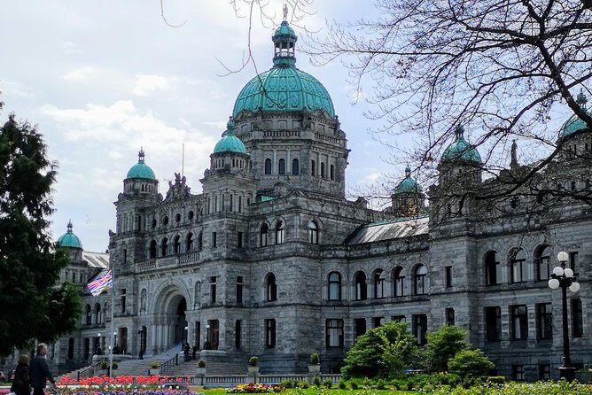 Victoria & The Butchart Gardens:Deluxe City and Garden Experience - What Makes This Tour Stand Out?