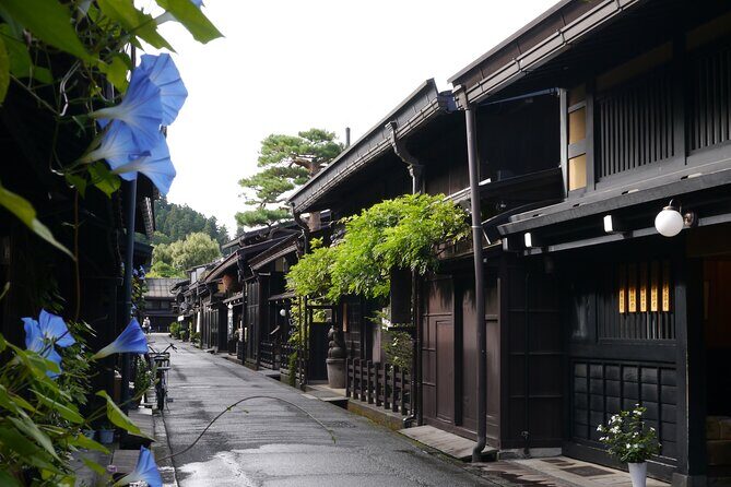 1-Day Shirakawago & Takayama Tour (Round Trip from Kanazawa) - Authenticity and the Cultural Experience