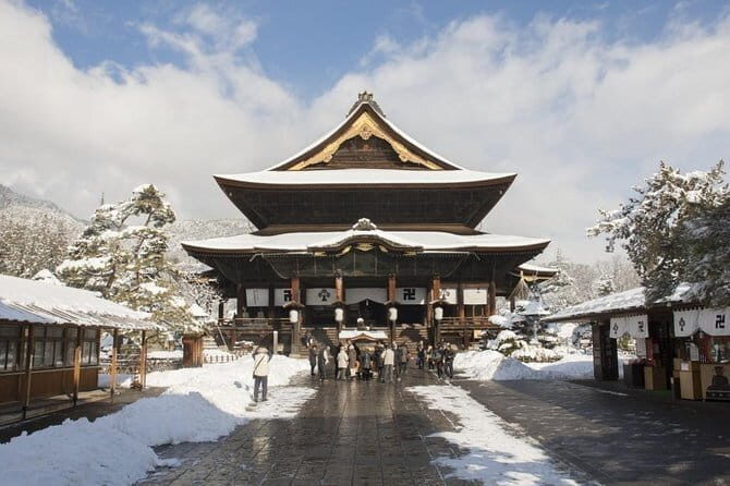 1-Day Winter Tour From Nozawa Onsen: Snow Monkeys, Zenko-ji Temple & Sake - Travel Logistics and Practicalities