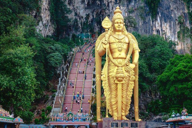 16 Hours Private Highlights Tour to Kuala Lumpur from Singapore - The Petronas Twin Towers and Skybridge: A Modern Engineering Marvel